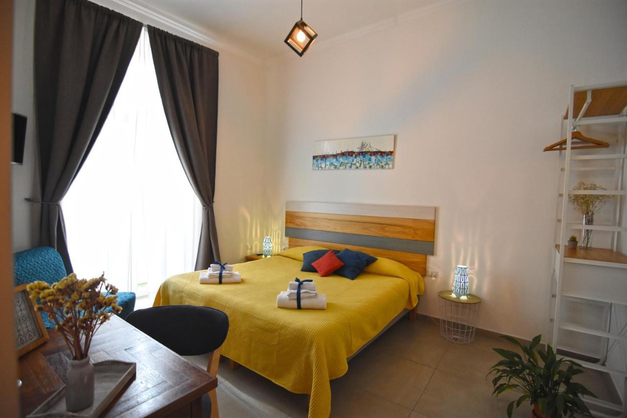 Crianza B&B Napoli Esterno foto