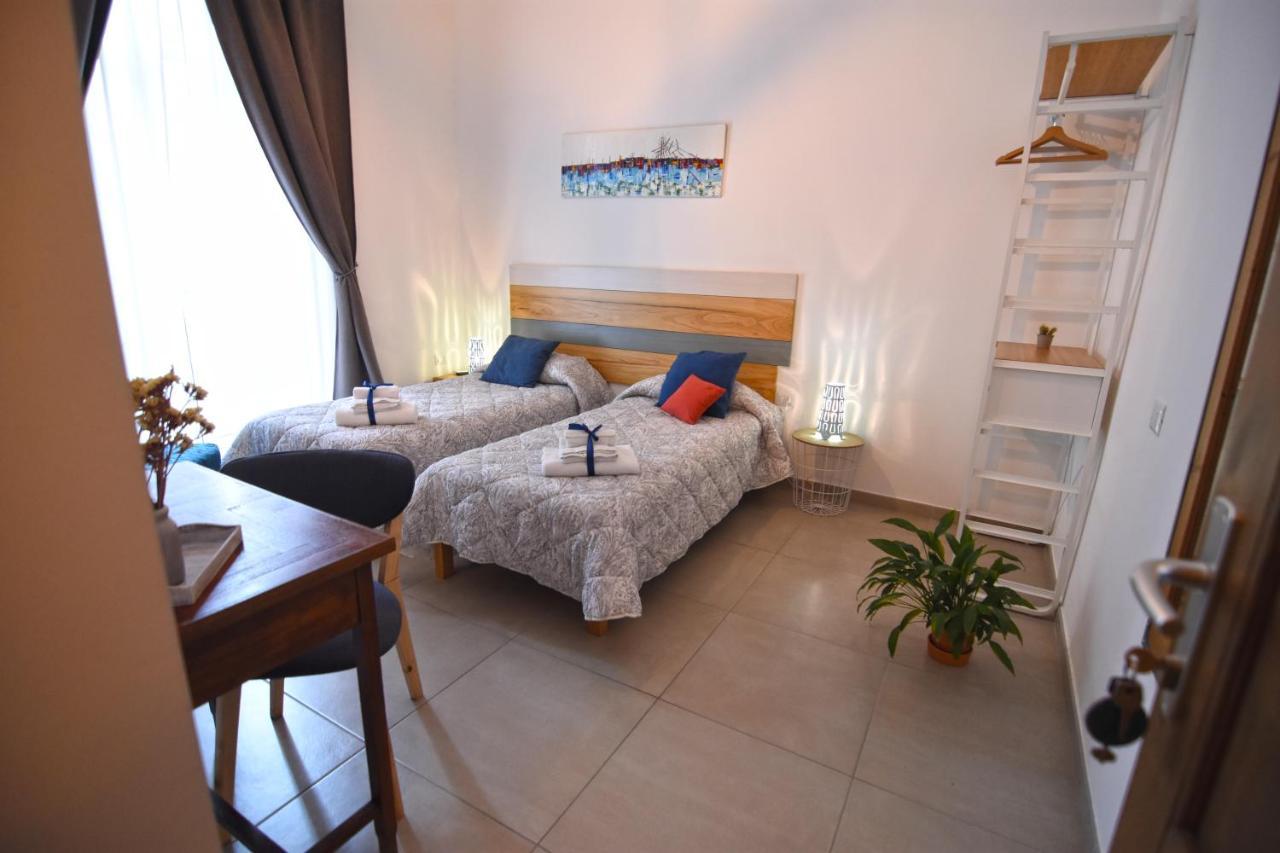 Crianza B&B Napoli Esterno foto